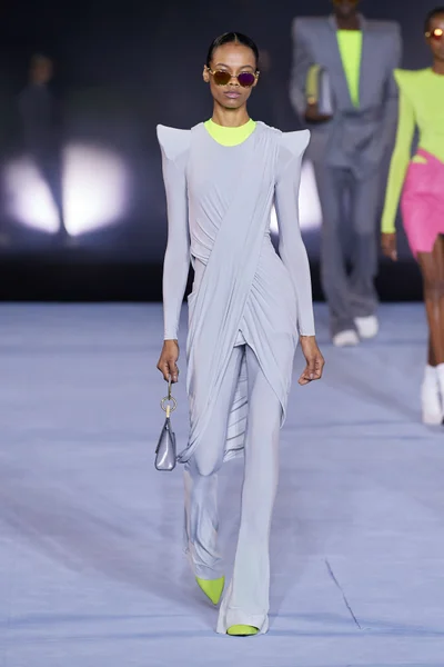 Look 12